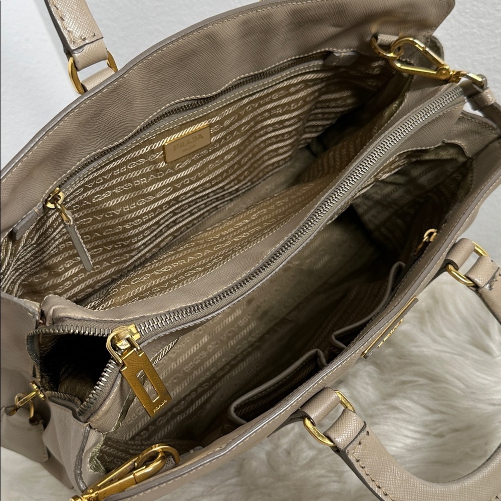 💯Authentic Prada tote Beige Leather bag🍀 - Picture 9 of 17